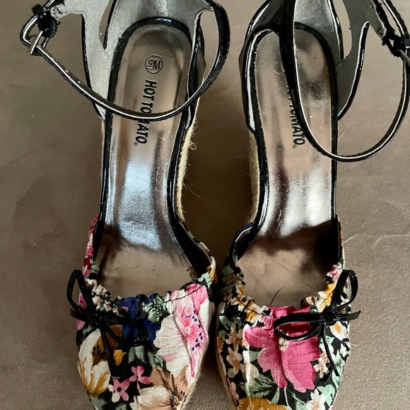 Women’s black floral espadrilles size 9M - Picture 9 of 9